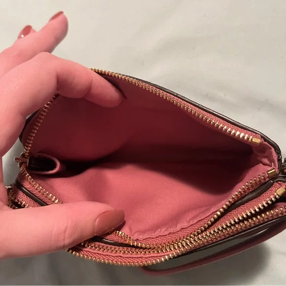NEW Coach Wristlet - Picture 4 of 5